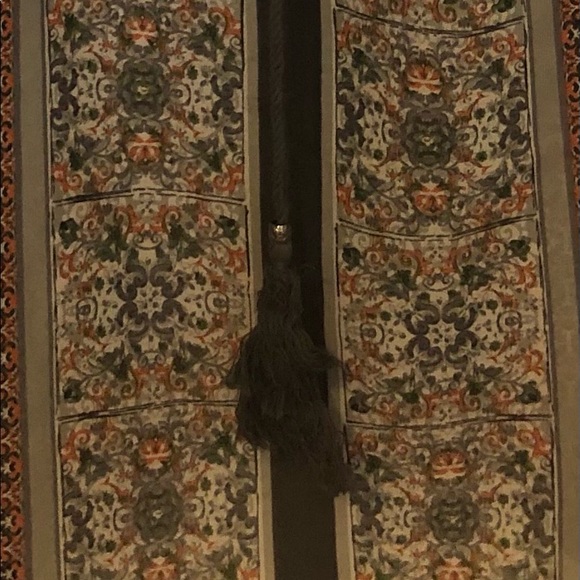 sleeveless blouse - Picture 2 of 2